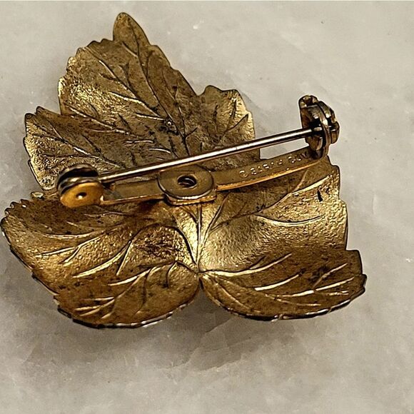 Pearl Leaf Brooch, Sarah Coventry - Picture 7 of 8